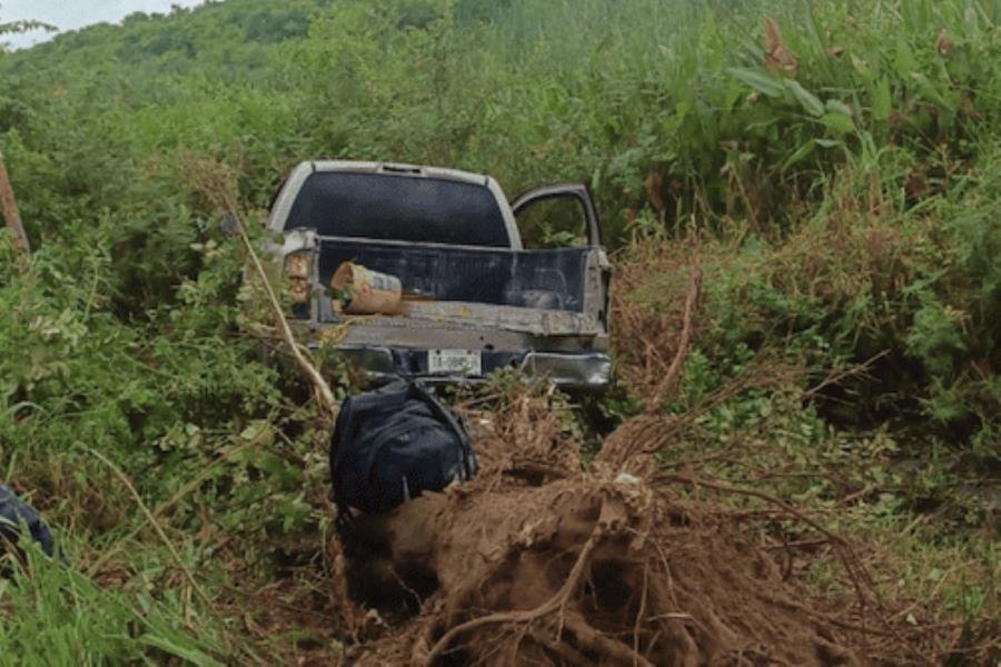 Le falla la camioneta y lo saca de la carretera en la Villahermosa-Frontera