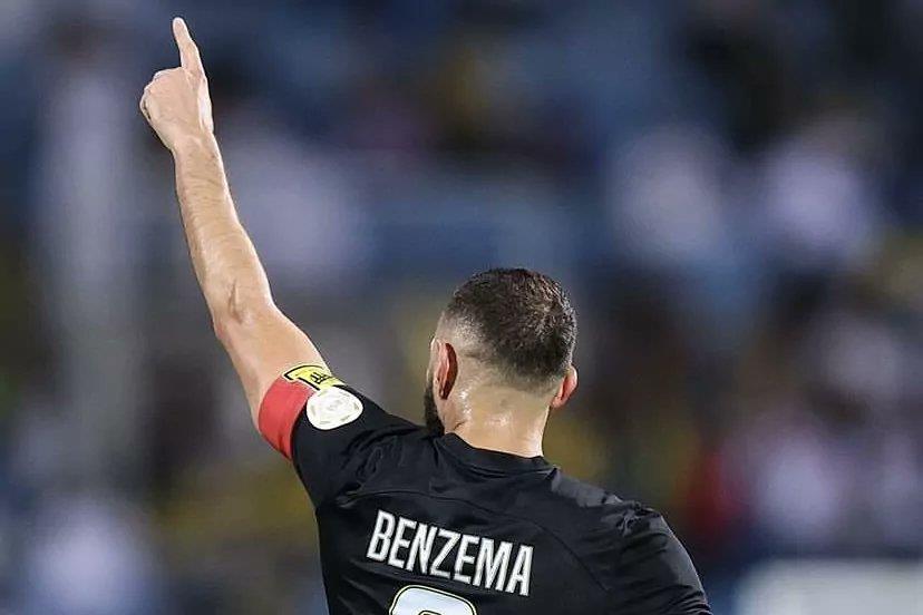 Ministro de Francia acusa al futbolista Karim Benzema de tener vínculos con organización terrorista