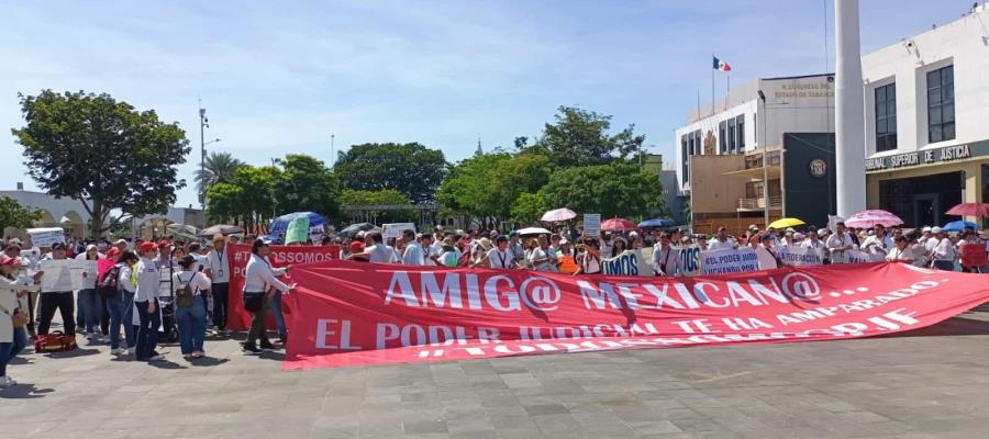 Marchan en Tabasco trabajadores del Poder Judicial en contra de eliminación de fideicomisos