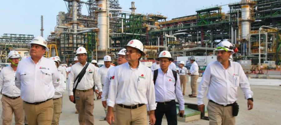 Supervisa director de Pemex trabajos del Sistema Portuario en refinería Olmeca