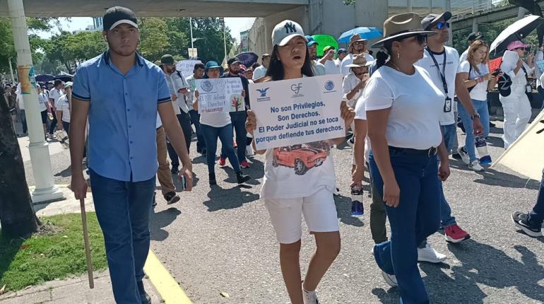 Poder Judicial marcha en Tabasco para exigir respeto a su labor y la no intervención de otros poderes