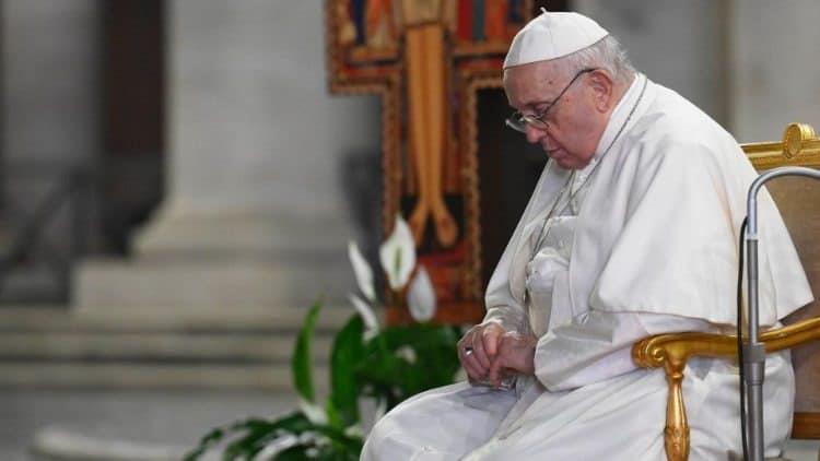 Papa Francisco cancela agenda tras contraer ´ligera´ gripe