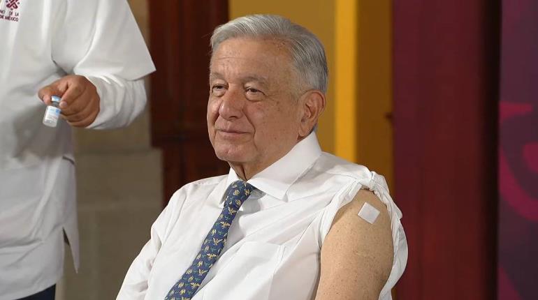 AMLO se vacuna contra influenza y le aplican Abdala contra COVID