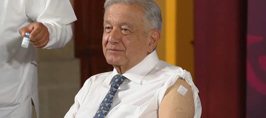 AMLO se vacuna contra influenza y le aplican Abdala contra COVID