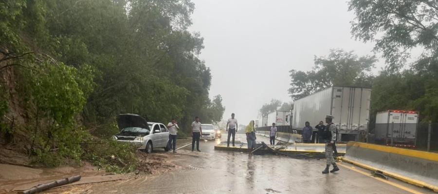 Otis deja devastación en Guerrero