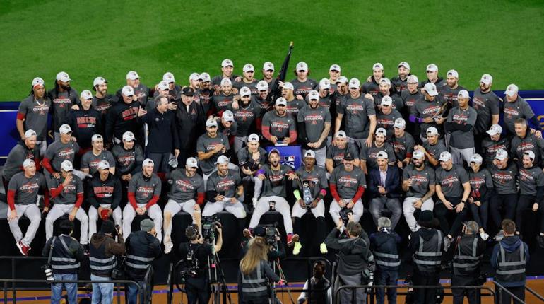 AMLO se define por los Arizona Diamondbacks en la Serie Mundial