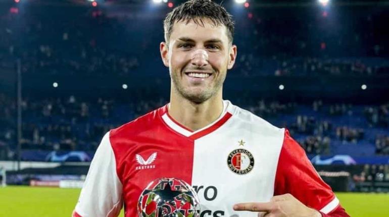 Feyenoord dejaría ir a Santi Giménez por ¡100 mde! sería récord en la Eredivisie