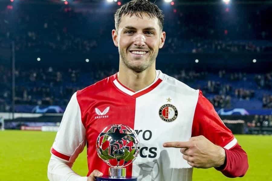 Feyenoord dejaría ir a Santi Giménez por ¡100 mde! sería récord en la Eredivisie