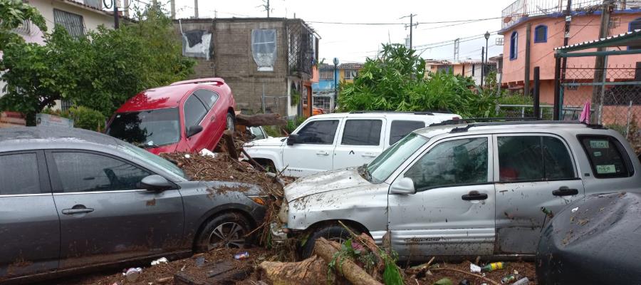 Sepultan a 4 niños víctimas del huracán Otis en Guerrero 