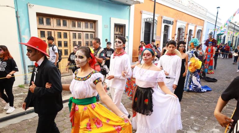 Con una pasarela de catrinas, arrancó el festival "Celebrando la Eternidad 2023" en Barrio Mágico