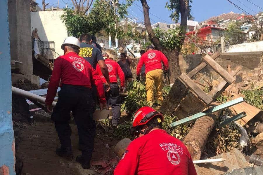 Bomberos de Tabasco liberan vías y auxilian a damnificados en Acapulco