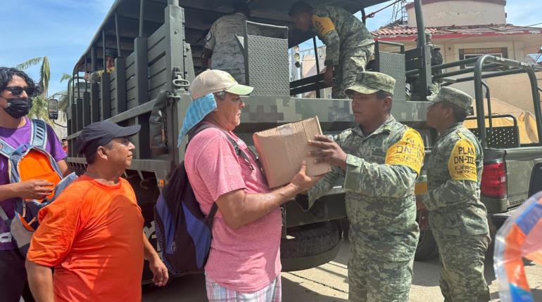 Más de 8 mil despensas y 16 mil litros de agua, distribuye Sedena en Acapulco tras Otis