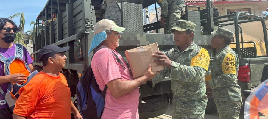 Más de 8 mil despensas y 16 mil litros de agua, distribuye Sedena en Acapulco tras Otis