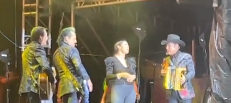 En polémica gobernadora de Colima por cantar corrido junto a Los Tigres del Norte