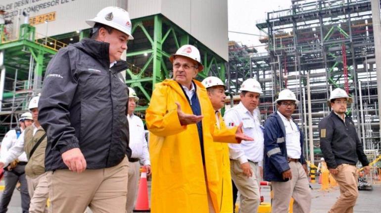 Visita Octavio Romero refinería Olmeca para verificar sus condiciones