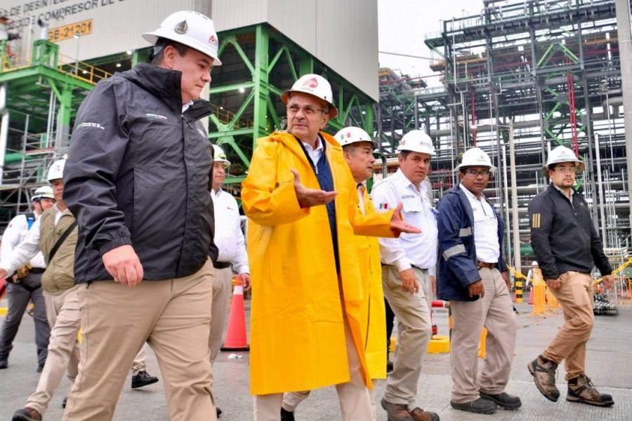 Visita Octavio Romero refinería Olmeca para verificar sus condiciones