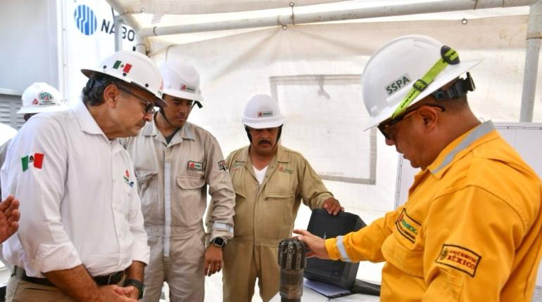 Supervisa Octavio Romero desarrollos de campos petroleros en Huimanguillo