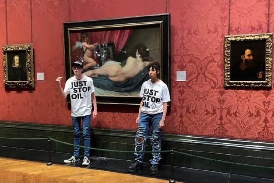 Activistas atacan a martillazos ´La Venus del espejo´ en Londres