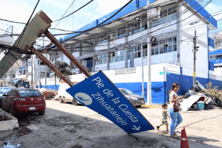 Reconoce AMLO apoyo de artistas, clubs deportivos y empresarios a damnificados de Acapulco