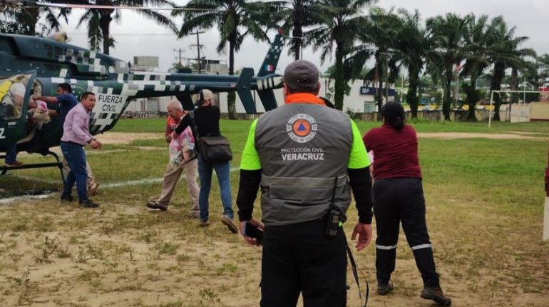 Implementan en Veracruz puente aéreo para comunidades incomunicadas por Frente Frío 8