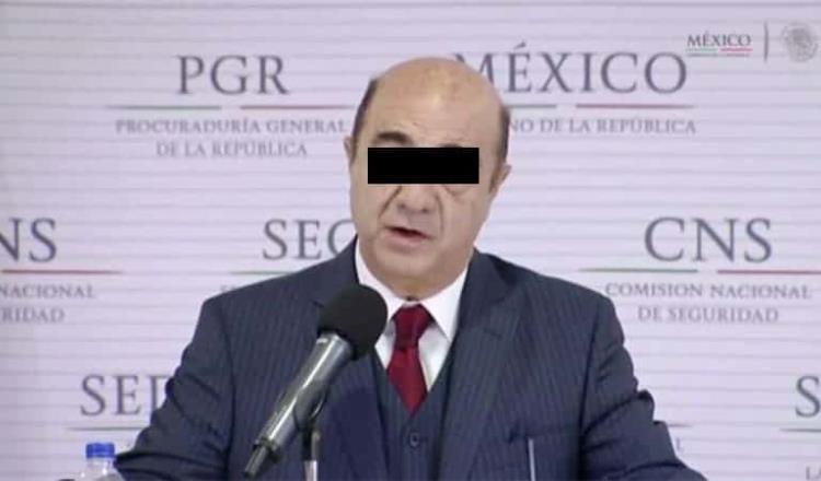 Se ampara Murillo Karam para participar en investigación por tortura a ´El Cepillo´