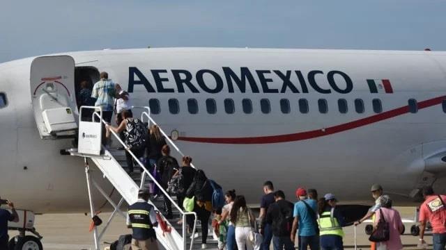 Mantienen puente aéreo gratuito en Acapulco, tras paso de Otis