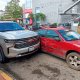 Chocan camioneta del gobernador al salir de XEVT