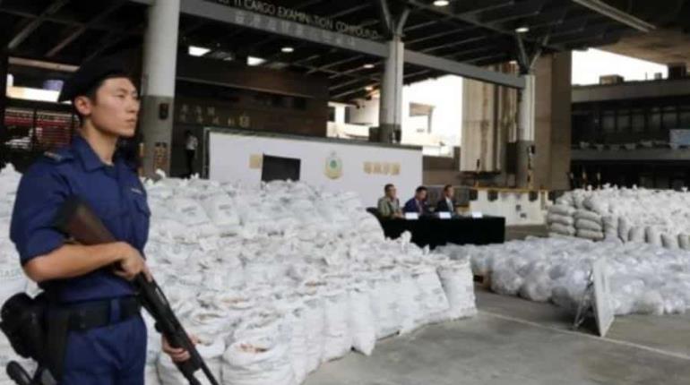 Decomisan en Hong Kong droga dentro de bolsas de Segalmex