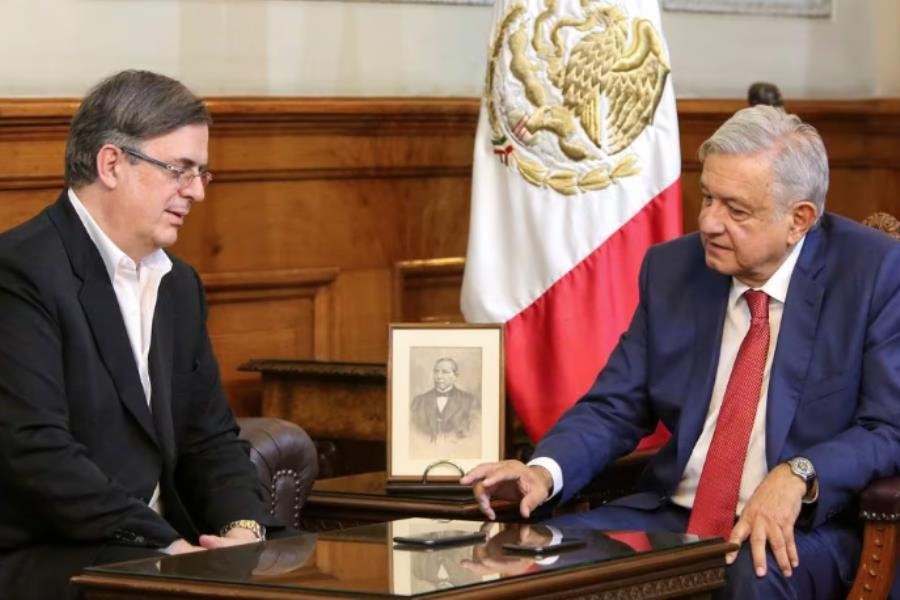 Pide AMLO no presionar a Ebrard sobre su futuro en Morena