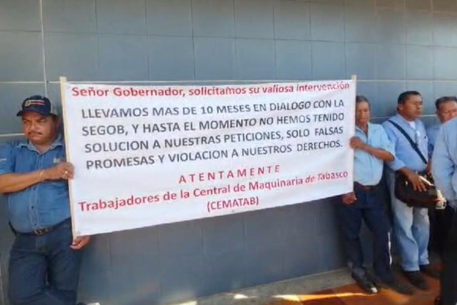 Protestan trabajadores del Cematab frente a Segob, piden nivelación de salarios