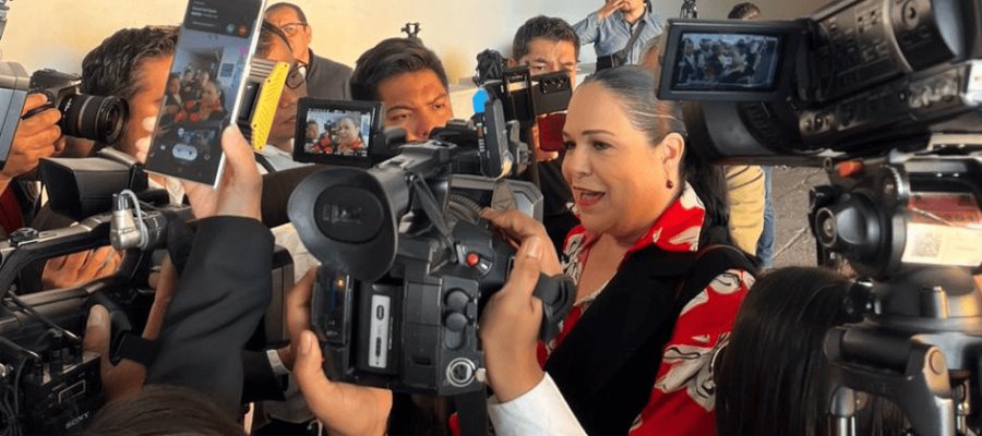 Mónica Fernández dice estar "confiada, contenta y de buen ánimo"