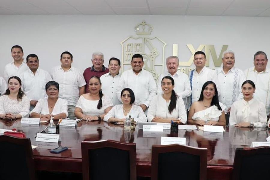 Se reúne May con diputados morenistas tras ser designado coordinador de la 4T en Tabasco