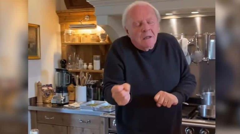 Anthony Hopkins deslumbra con sus habilidades para bailar rumba mientras cocina