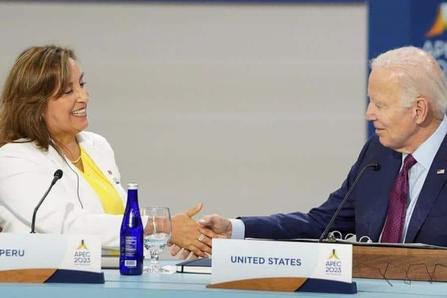 Biden entrega la presidencia de la APEC a Dina Boluarte