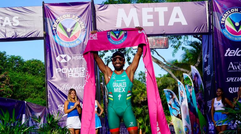 El mexicano Crisanto Grajales gana Triatlón Xel-Há