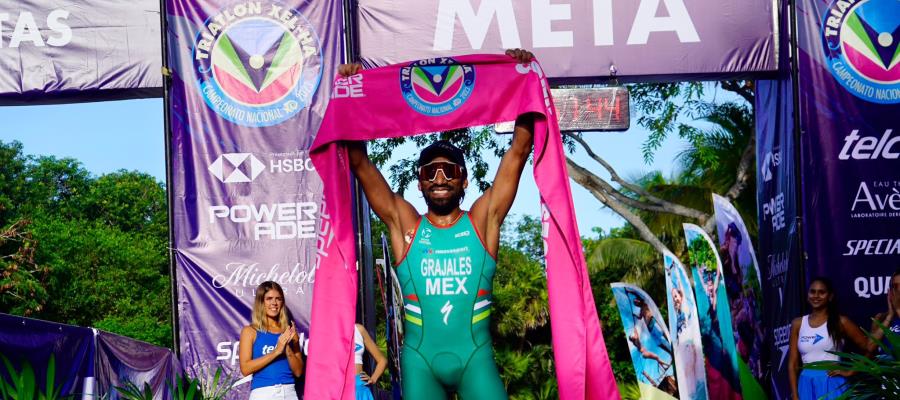 El mexicano Crisanto Grajales gana Triatlón Xel-Há