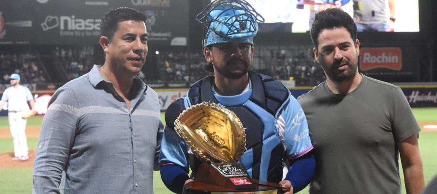 José Heberto Félix recibe Guante de Oro de la Liga Mexicana del Pacífico