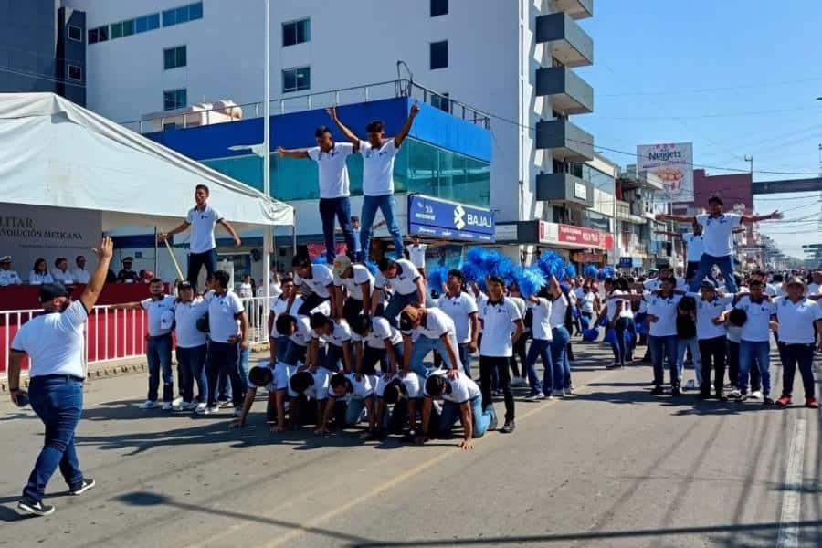 Desfilan en Tabasco por la conmemoración del 113 aniversario de la Revolución Mexicana