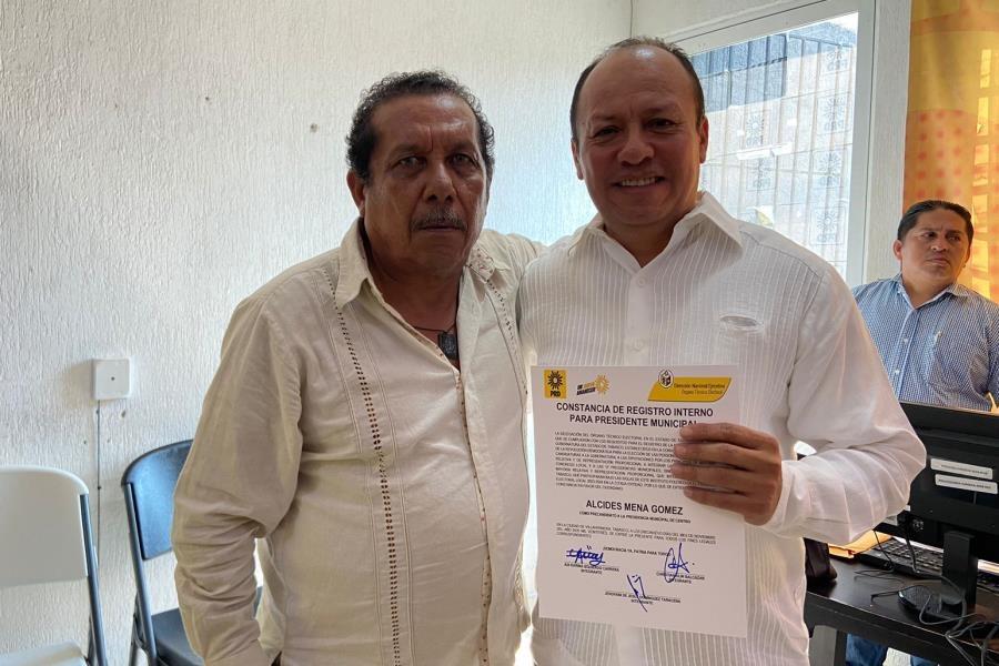 Se registra Alcides Mena como precandidato del PRD a alcaldía de Centro