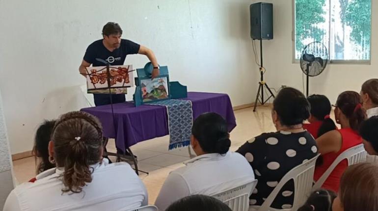 Primer actor Alberto Estrella, lleva diversión a niños de casa hogar del DIF Tabasco con su ´teatro de papel´