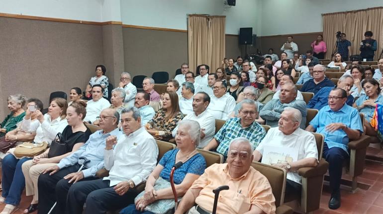 Reconoce UJAT a egresados del bachillerato del Instituto Juárez