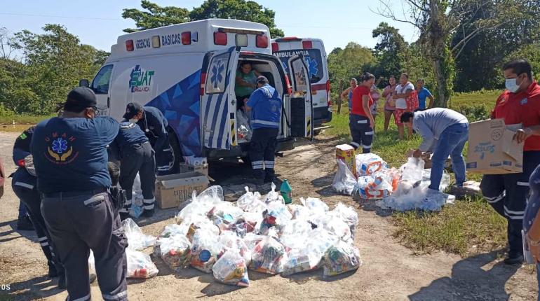 Paramédicos entregan despensas en zonas afectadas por lluvias en Jalapa