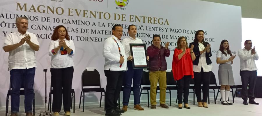 Burócratas entregan al Gobierno estatal manifiesto de apoyo a la 4T