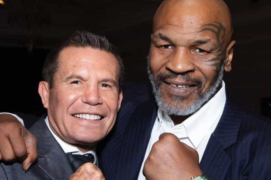 JC Chávez y Mike Tyson firman guantes para subasta en apoyo a damnificados por ´Otis´