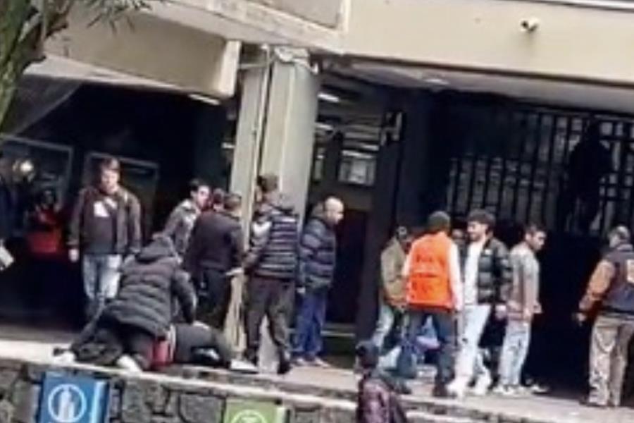 "Descalabrado" y 4 detenidos deja irrupción de encapuchados en Facultad de la UNAM