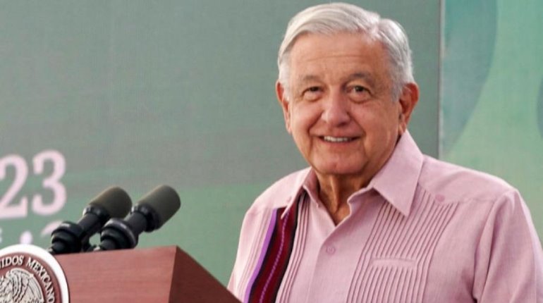 Por error, AMLO afirma en mañanera que Porfirio Díaz gobernó hasta 2011 