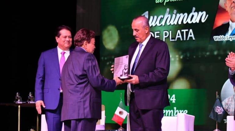 Realiza UJAT ceremonia de entrega del premio Juchimán de Plata en el marco de su 65 aniversario