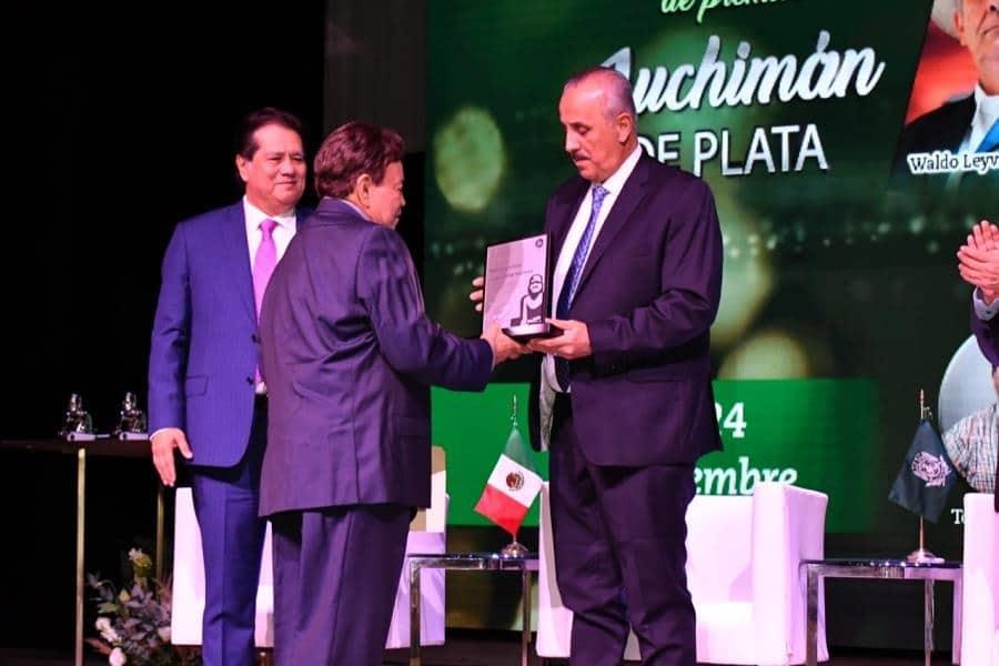 Realiza UJAT ceremonia de entrega del premio Juchimán de Plata en el marco de su 65 aniversario