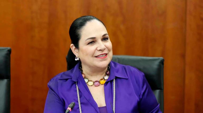 Hackean celular de senadora Mónica Fernández