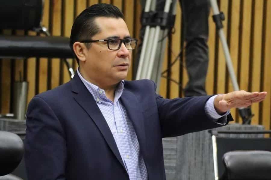 Rinde protesta Mario Llergo como consejero del Poder Legislativo de Morena ante el INE